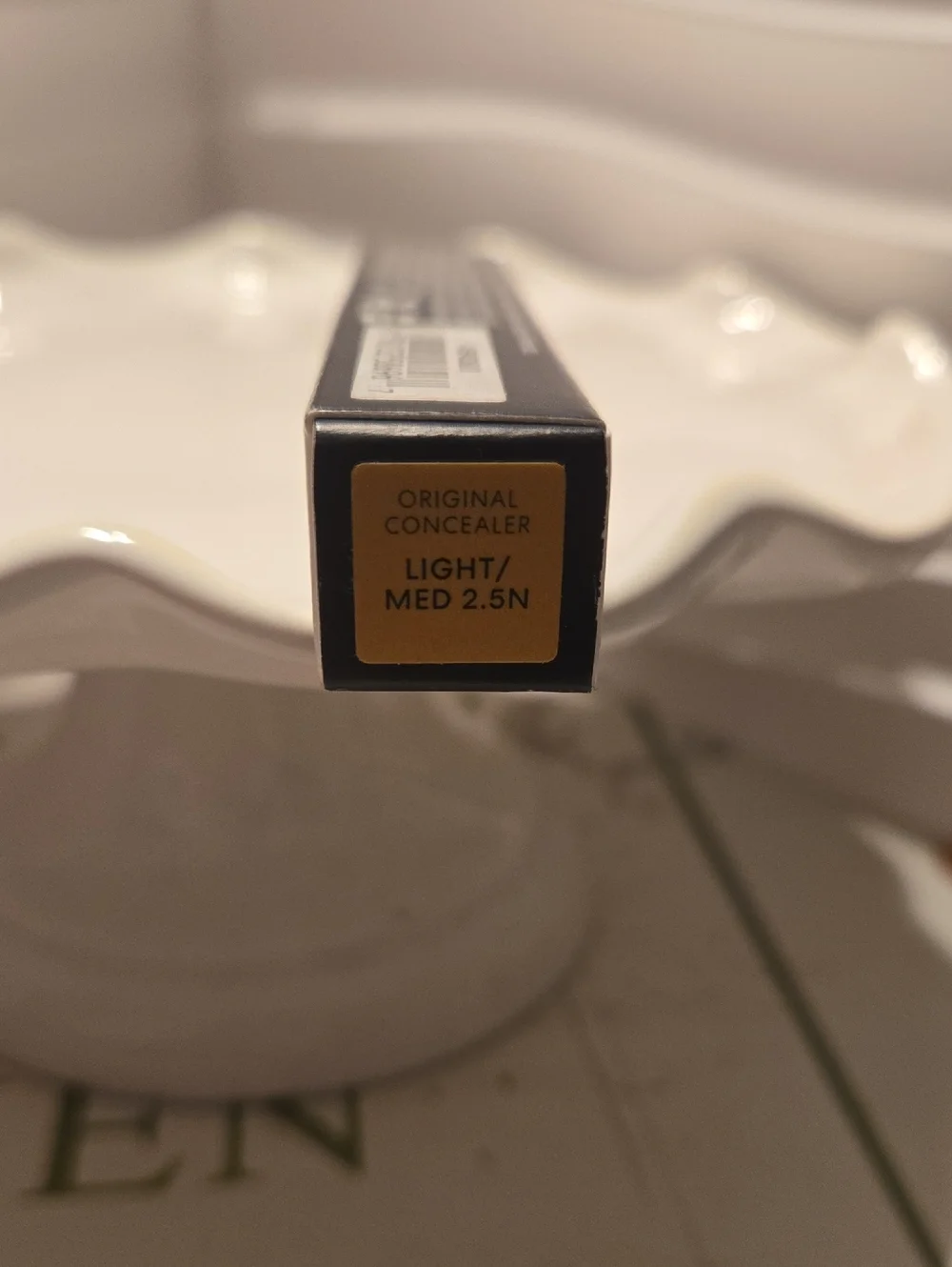 bareMinerals Liquid Mineral Concealer - Light/Med 2.5N